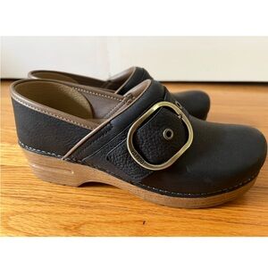 Dansko Pearson buckle clogs 41